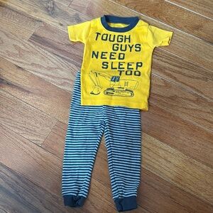 Carters 9 month pajama set